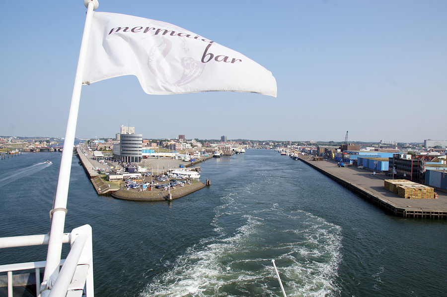 dfds king seaways bij vertrek in IJmuiden